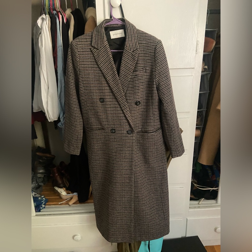 Double breasted houndstooth winter coat